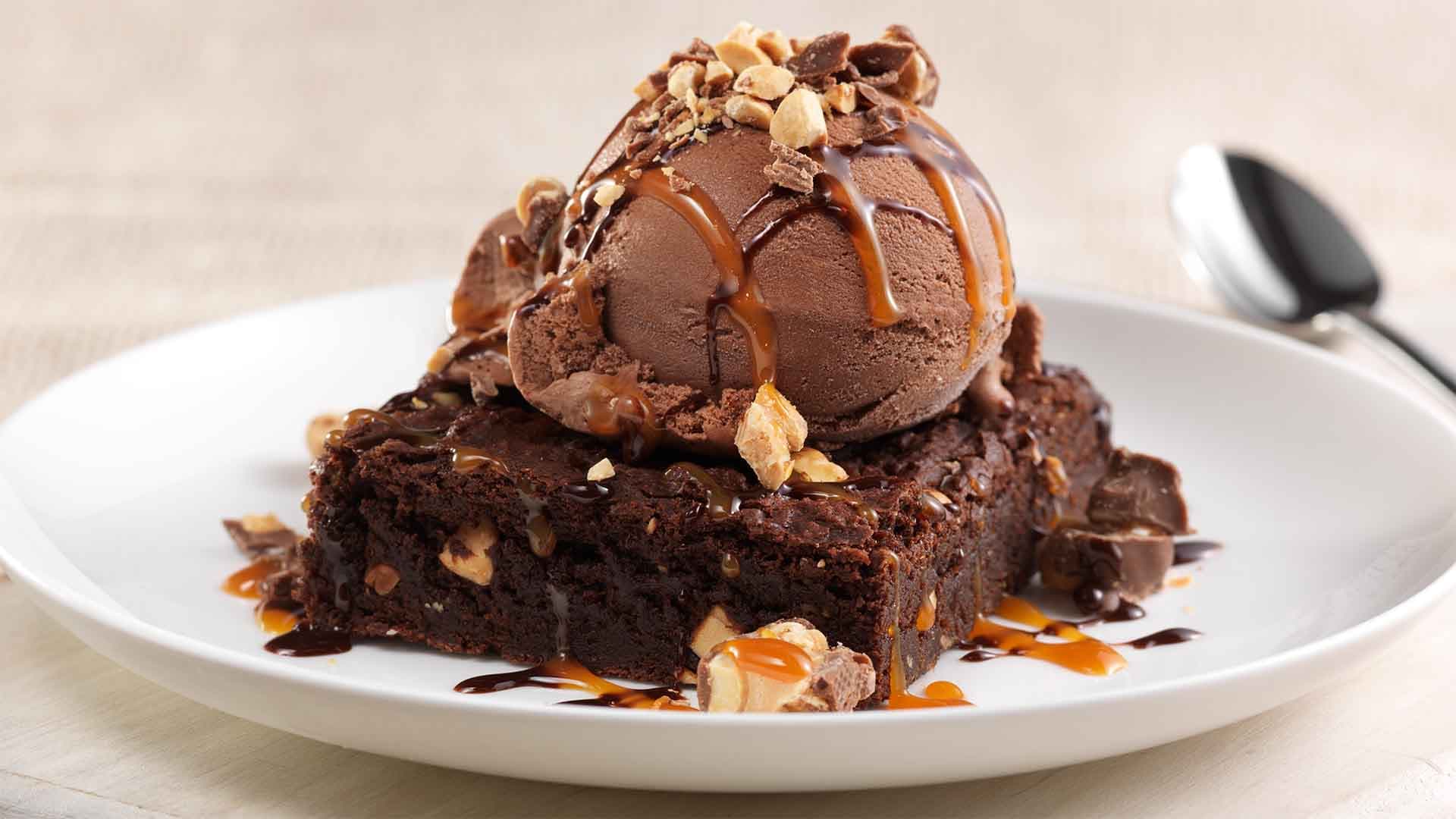 Brownie Sundae - DESSERT_HOT_COLD DRINKS